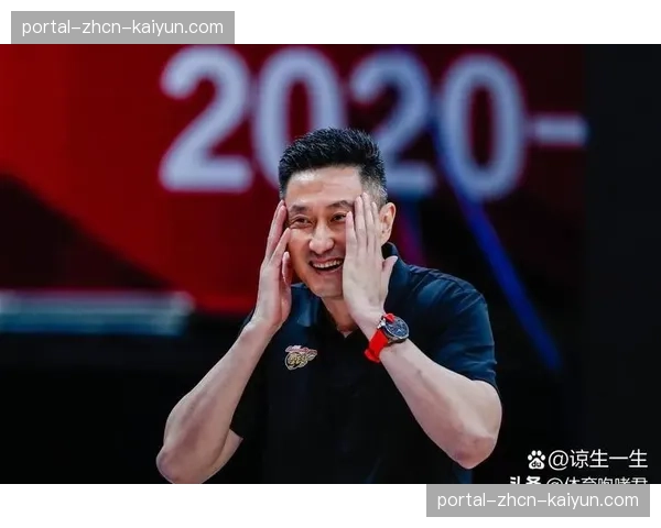 广东男篮集结训练，杜锋朱芳雨发红包开好头